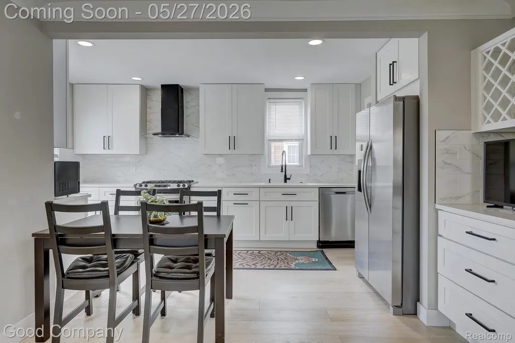 3269 Royal Avenue Berkley City MI 48072