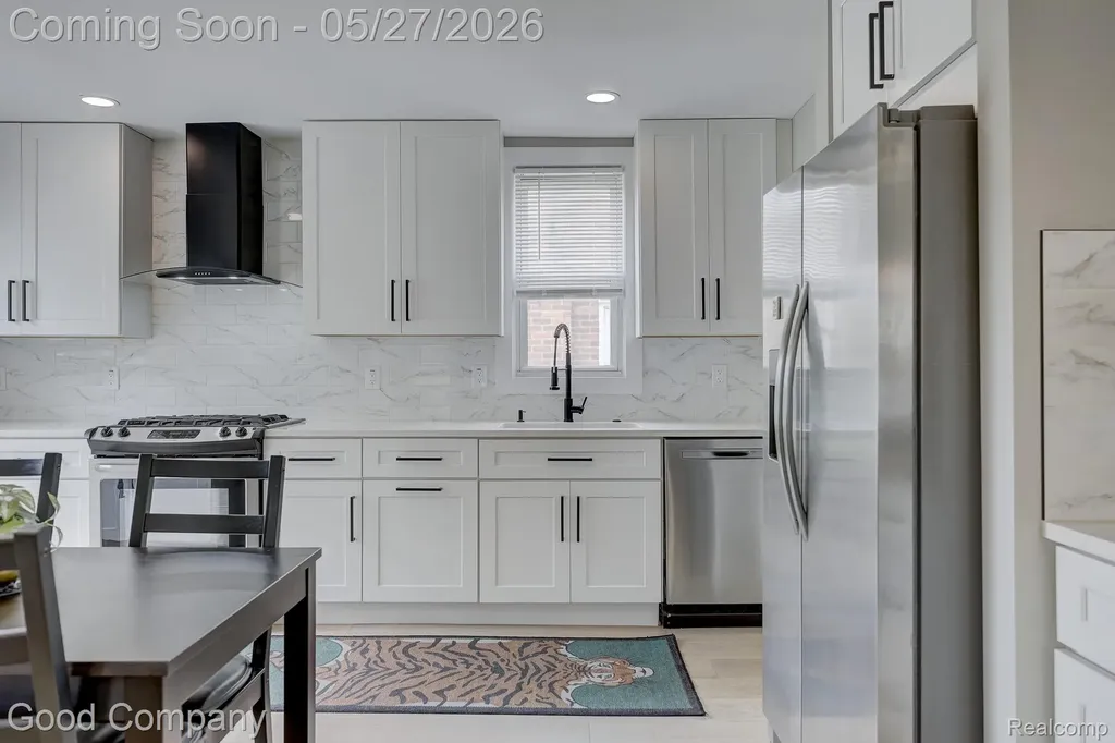 3269 Royal Avenue Berkley City MI 48072