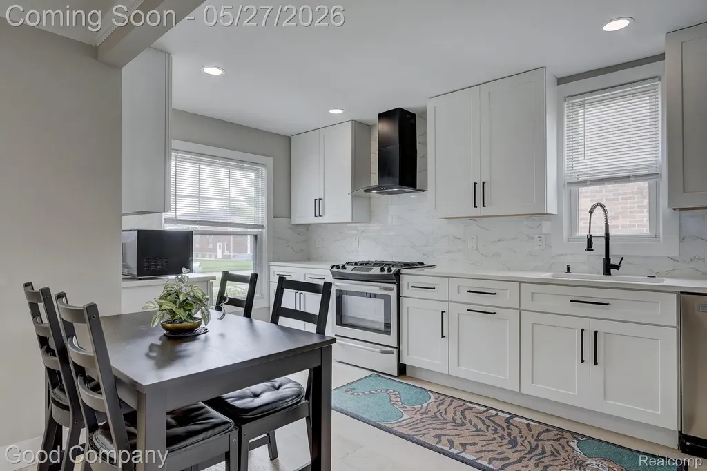 3269 Royal Avenue Berkley City MI 48072