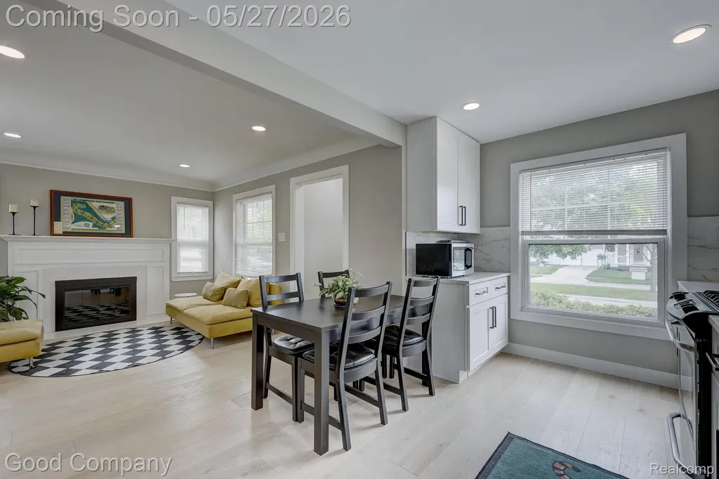 3269 Royal Avenue Berkley City MI 48072