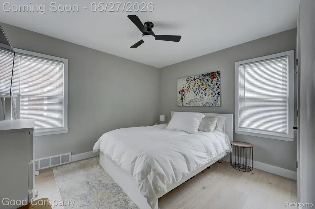 3269 Royal Avenue Berkley City MI 48072