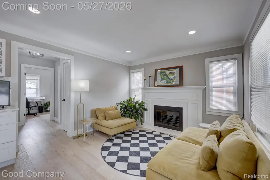 3269 Royal Avenue Berkley City MI 48072