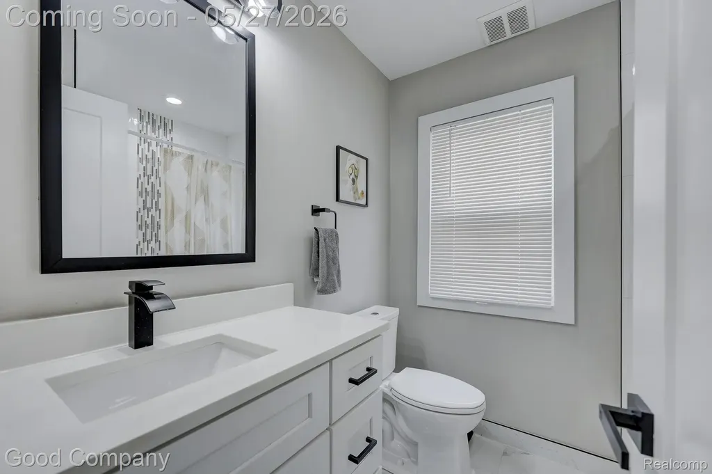 3269 Royal Avenue Berkley City MI 48072
