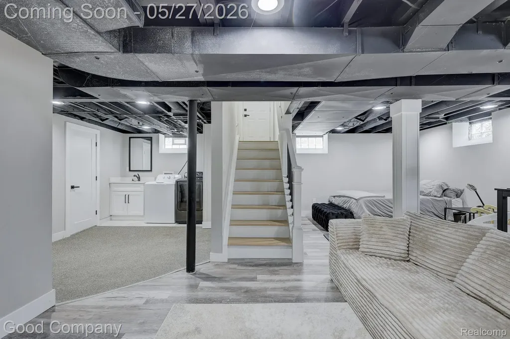 3269 Royal Avenue Berkley City MI 48072