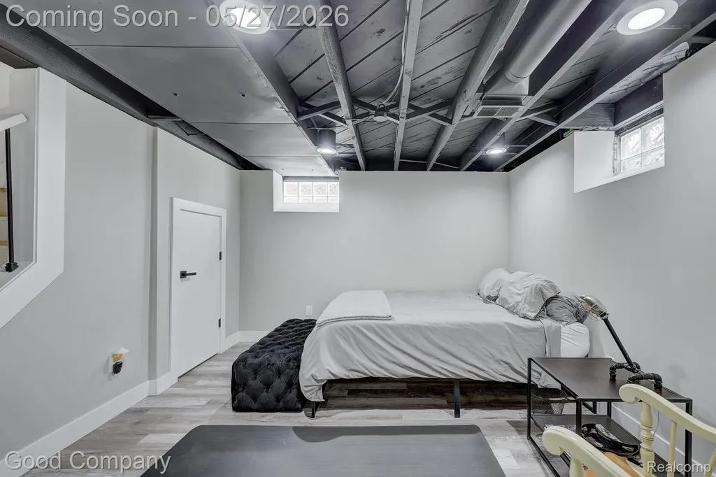 3269 Royal Avenue Berkley City MI 48072