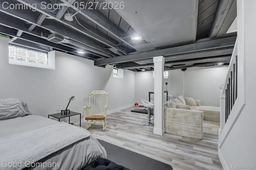 3269 Royal Avenue Berkley City MI 48072