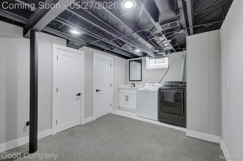 3269 Royal Avenue Berkley City MI 48072