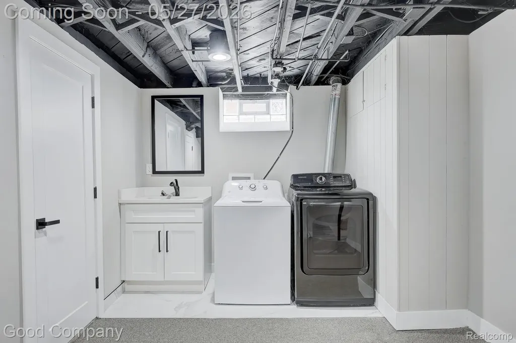 3269 Royal Avenue Berkley City MI 48072
