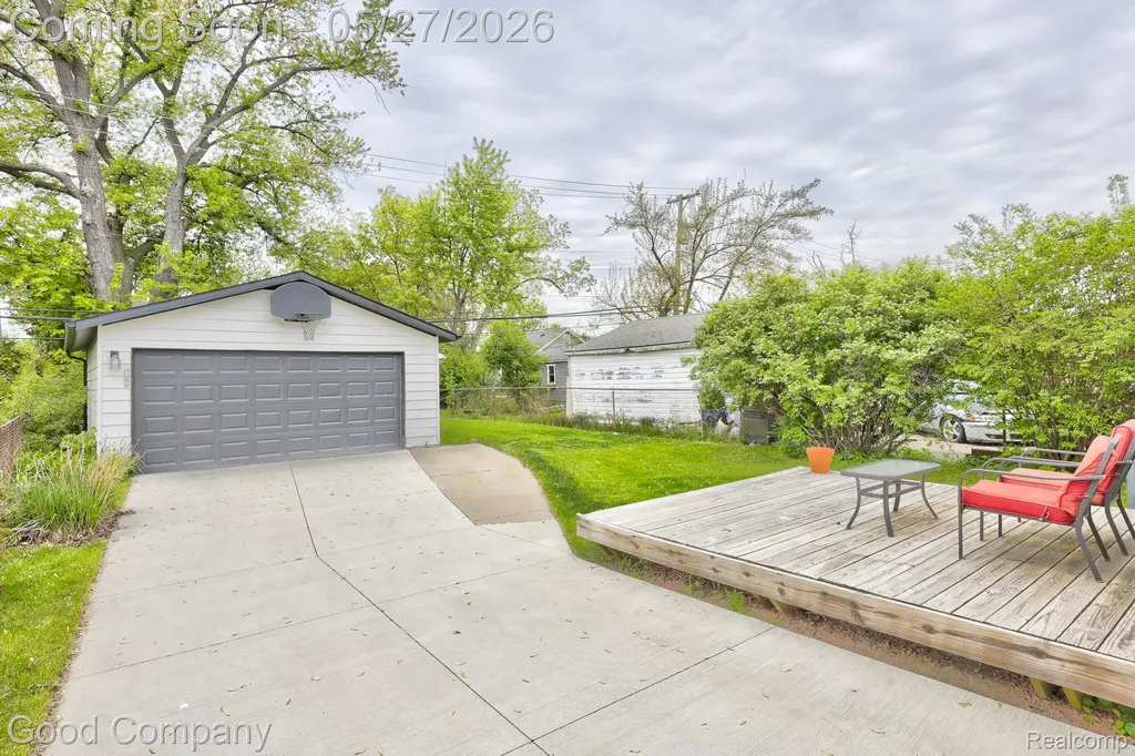 3269 Royal Avenue Berkley City MI 48072