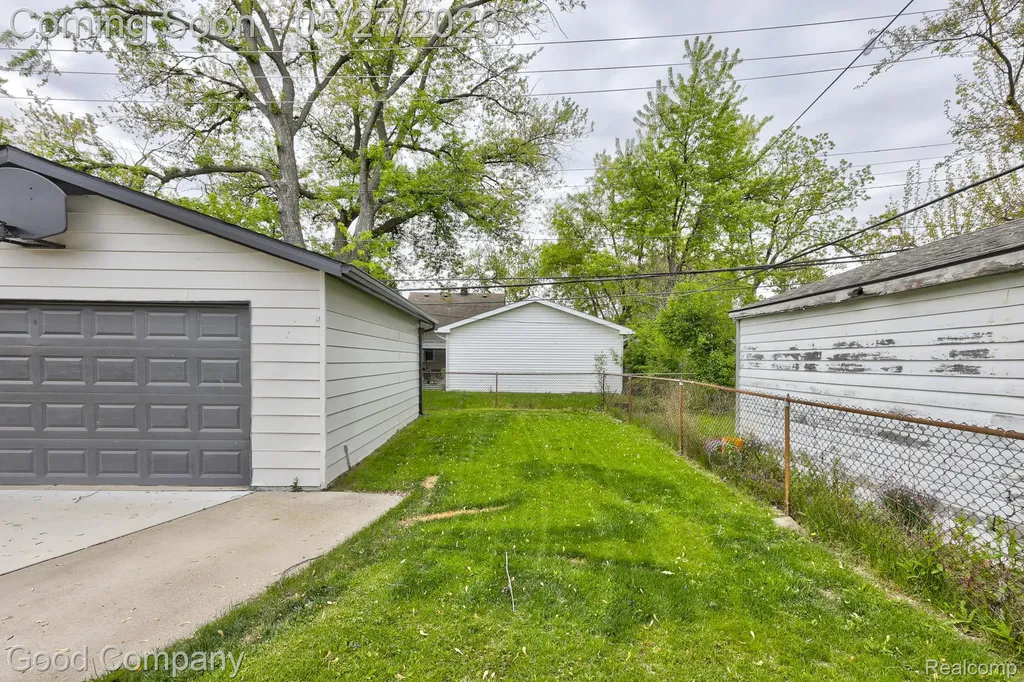 3269 Royal Avenue Berkley City MI 48072