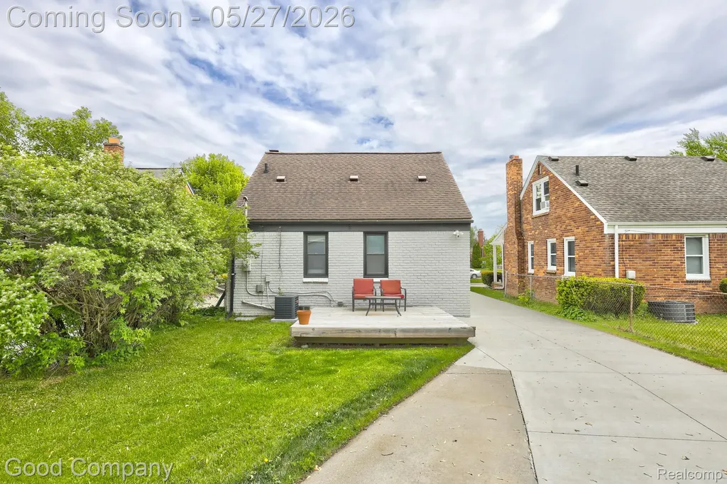 3269 Royal Avenue Berkley City MI 48072