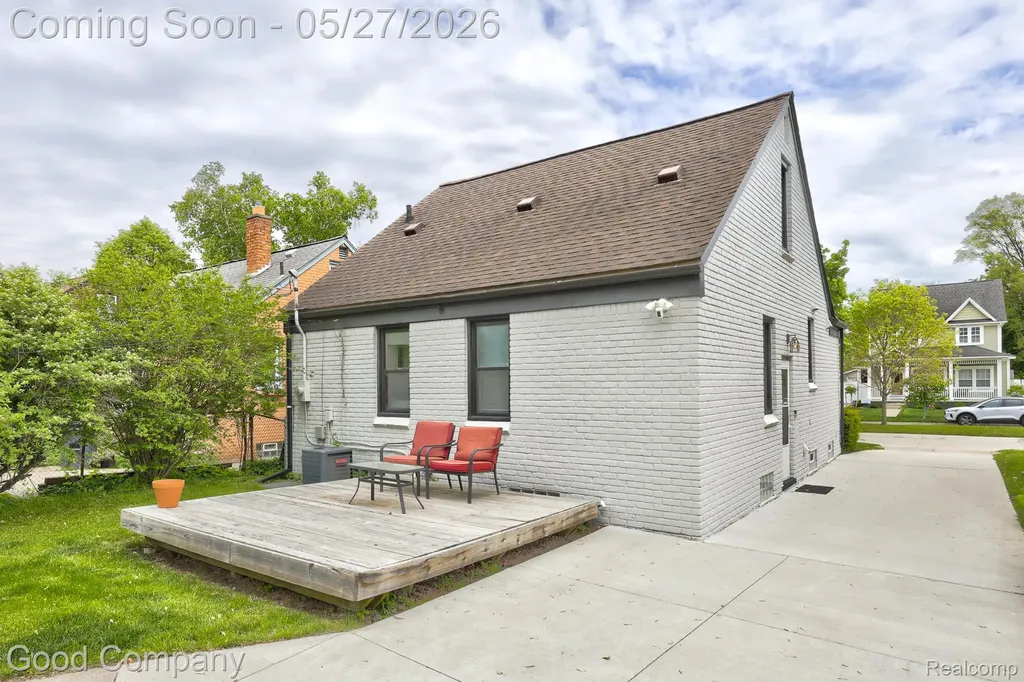 3269 Royal Avenue Berkley City MI 48072