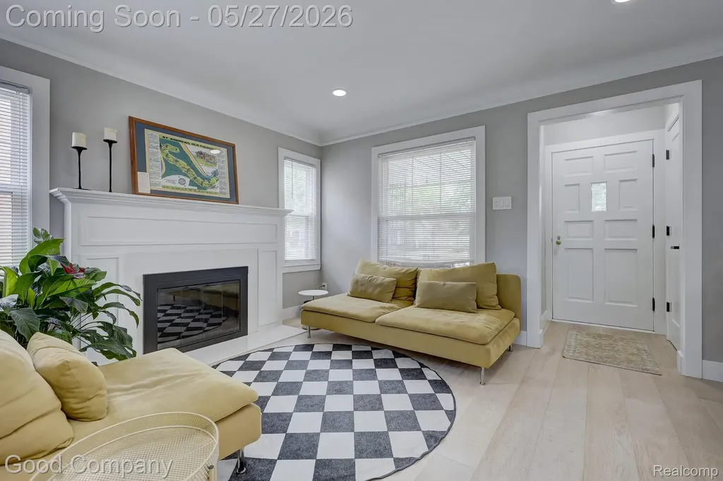 3269 Royal Avenue Berkley City MI 48072