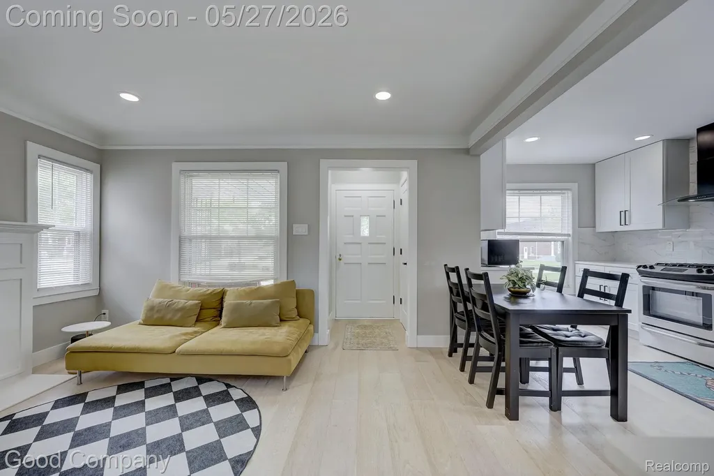 3269 Royal Avenue Berkley City MI 48072