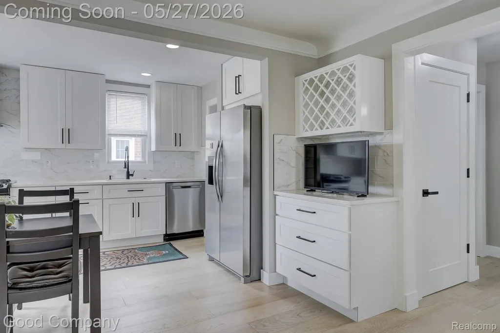3269 Royal Avenue Berkley City MI 48072