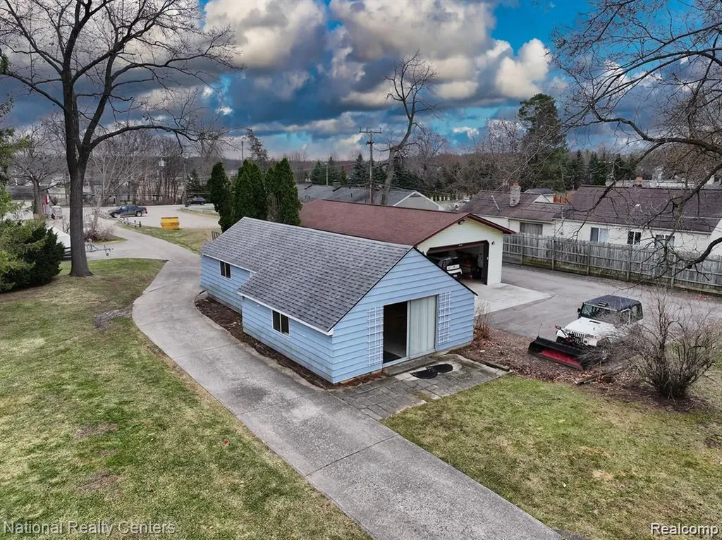 3453 Ormond Road White Lake Charter Township MI 48383
