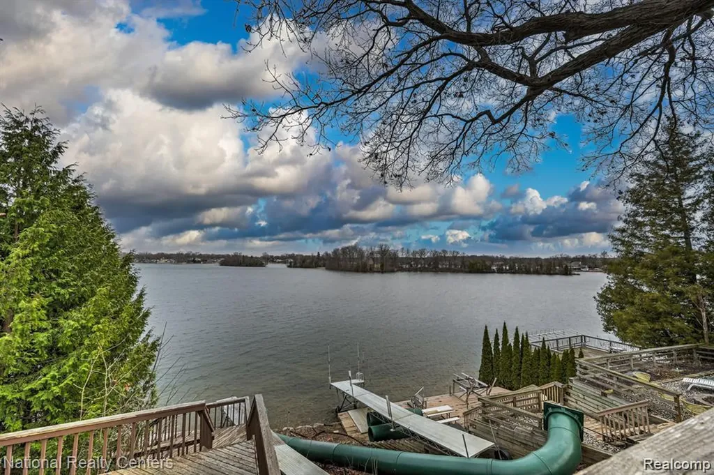 3453 Ormond Road White Lake Charter Township MI 48383