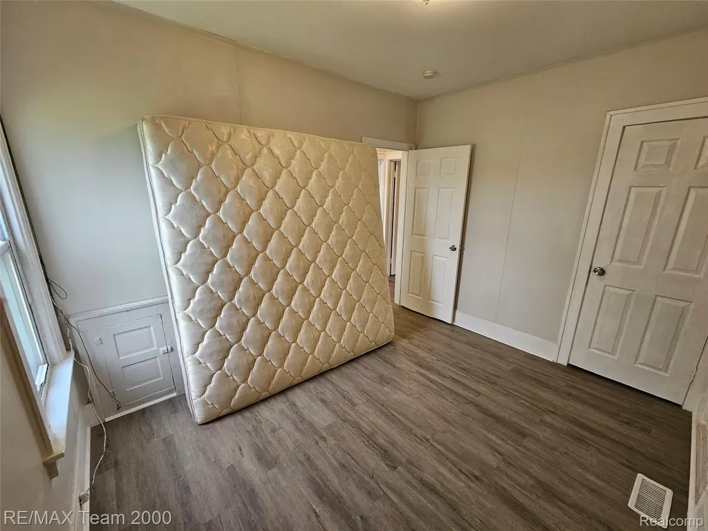 7005 Orchard Avenue Dearborn City MI 48126