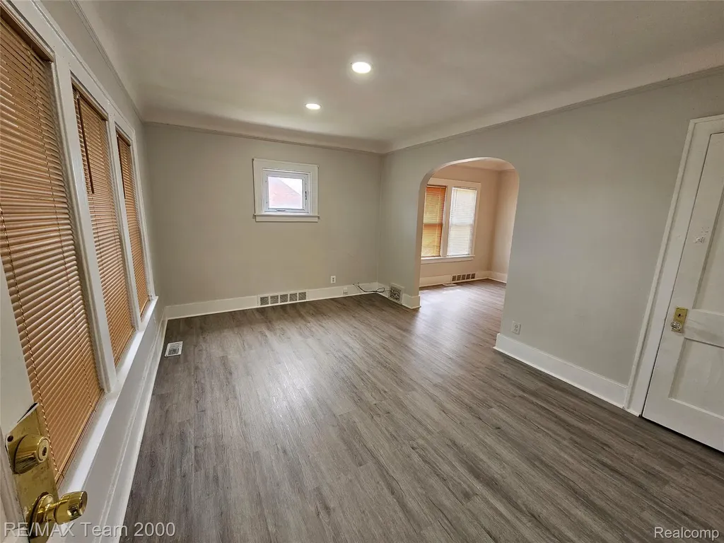 7005 Orchard Avenue Dearborn City MI 48126