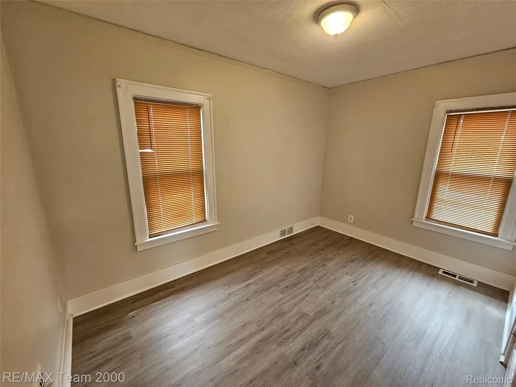 7005 Orchard Avenue Dearborn City MI 48126