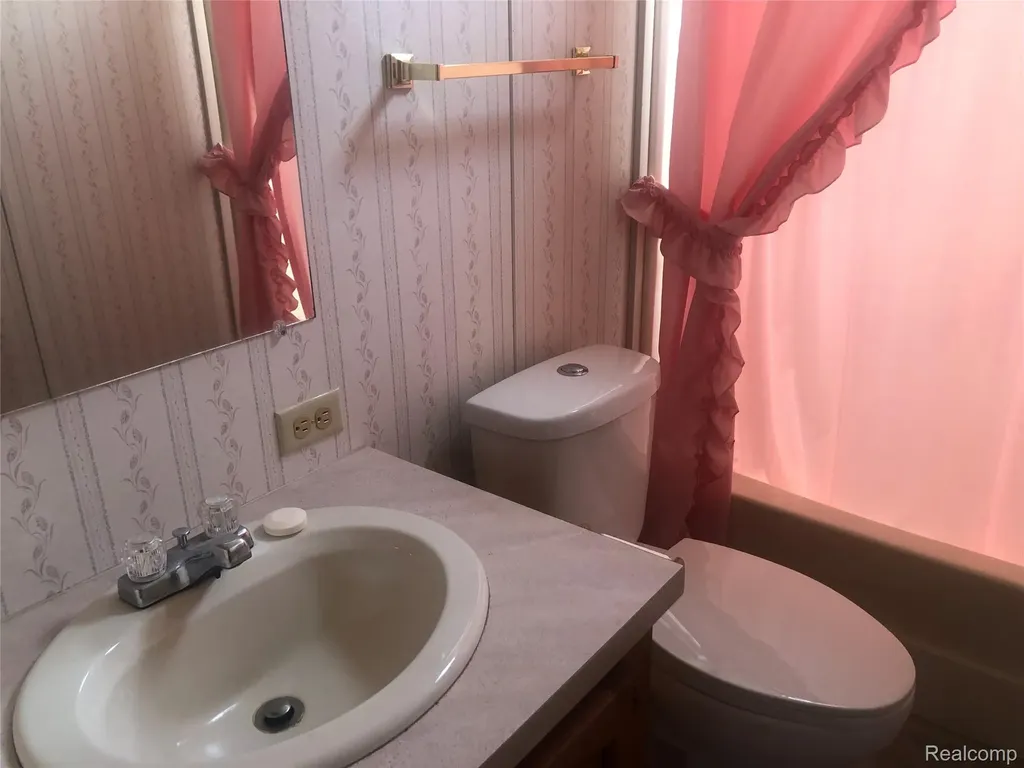 7336 Scotland Circle Alma City MI 48801