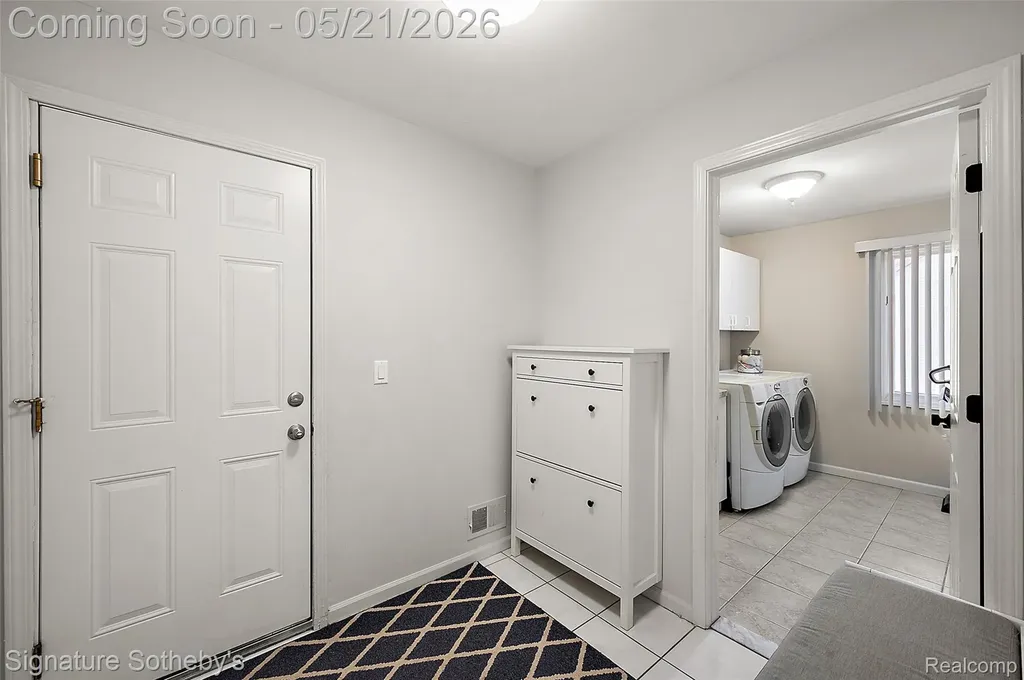 42280 Locklin Drive Sterling Heights City MI 48314