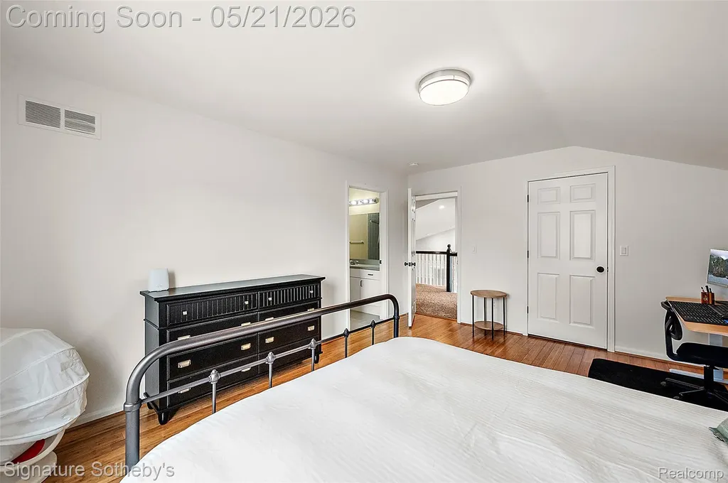 42280 Locklin Drive Sterling Heights City MI 48314