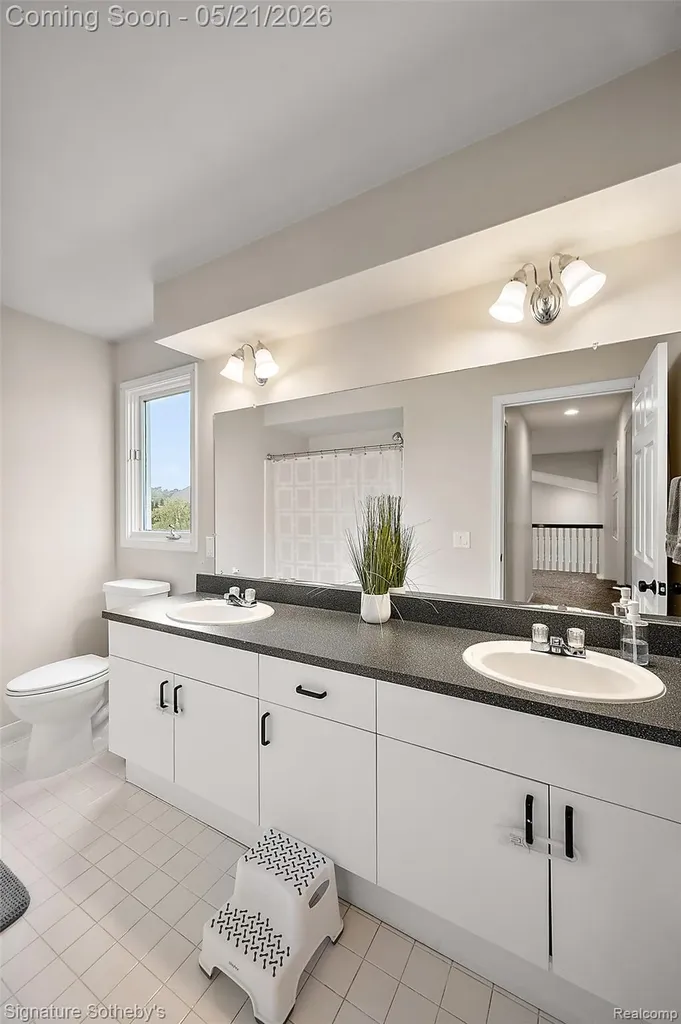 42280 Locklin Drive Sterling Heights City MI 48314