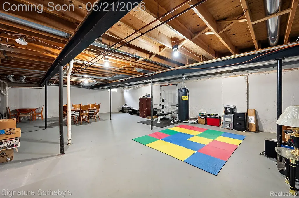 42280 Locklin Drive Sterling Heights City MI 48314