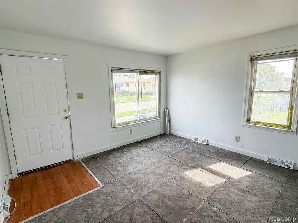 2266 John B Avenue Warren City MI 48091