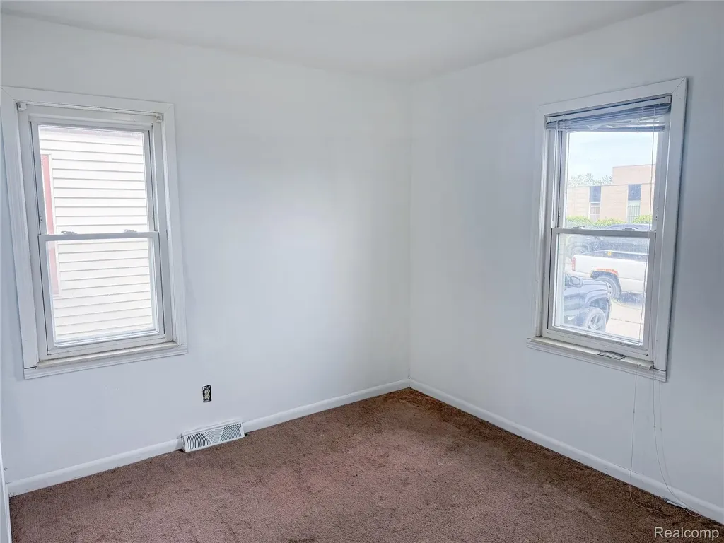 2266 John B Avenue Warren City MI 48091