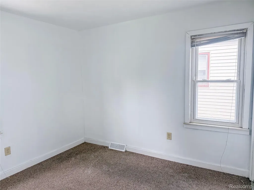 2266 John B Avenue Warren City MI 48091