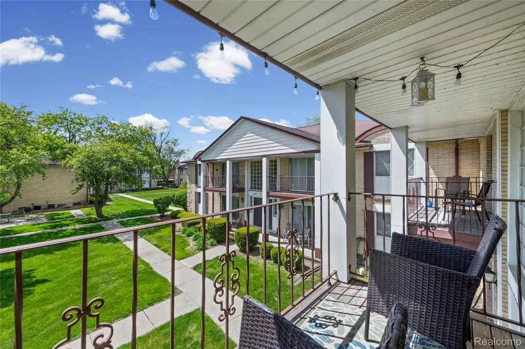 29296 Gloede Drive Warren City MI 48088
