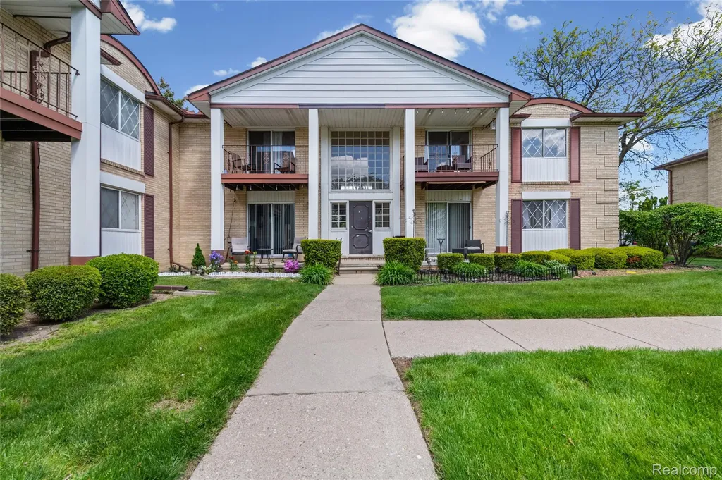 29296 Gloede Drive Warren City MI 48088