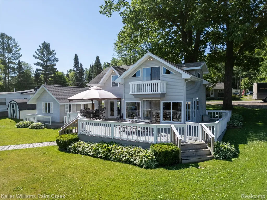 1379 Sioux Street Gladwin City MI 48624
