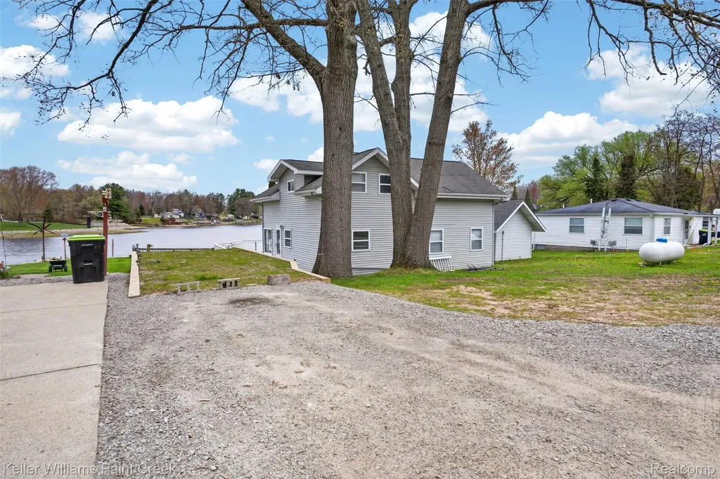 1379 Sioux Street Gladwin City MI 48624
