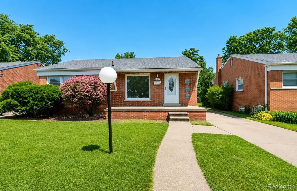 6690 Deering Street Garden City City MI 48135