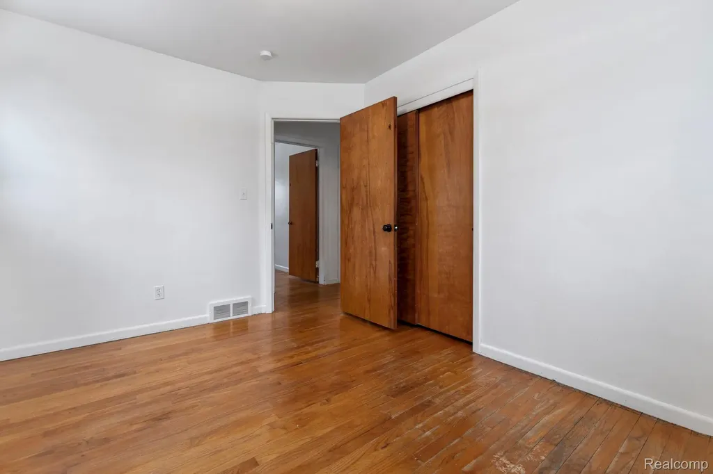 6690 Deering Street Garden City City MI 48135
