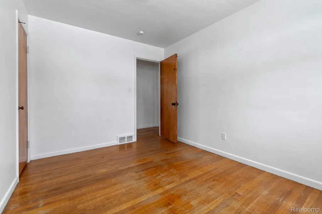 6690 Deering Street Garden City City MI 48135