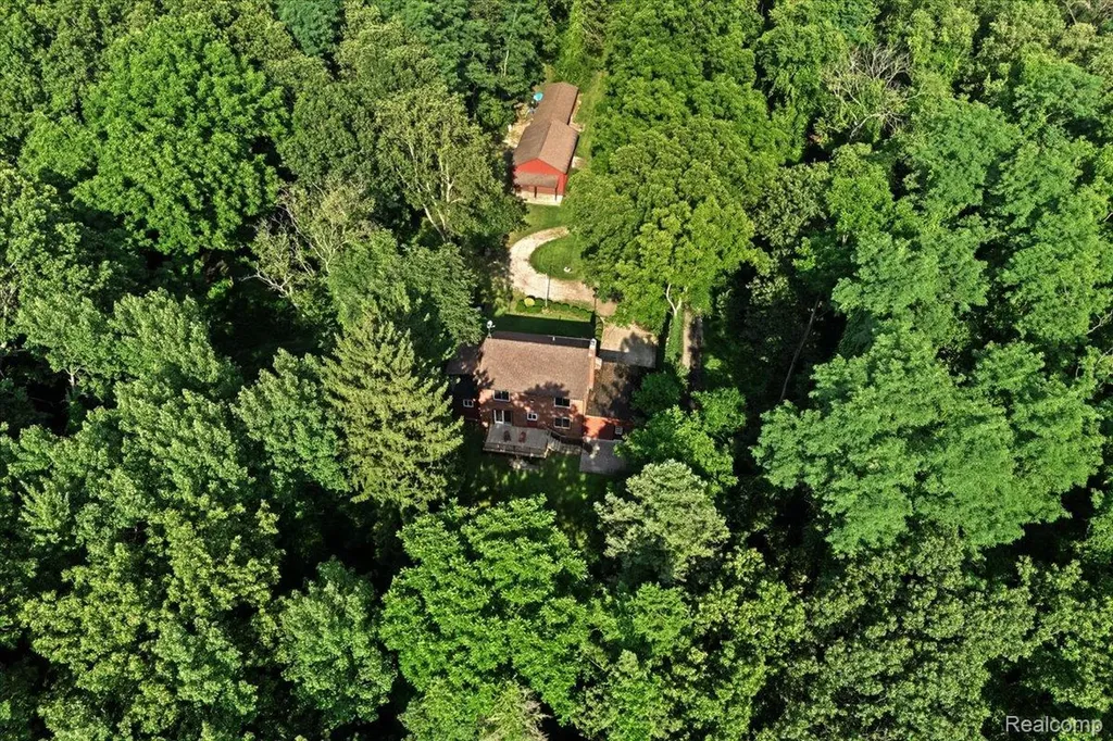 1350 Pettibone Lake Road Highland Charter Township MI 48356