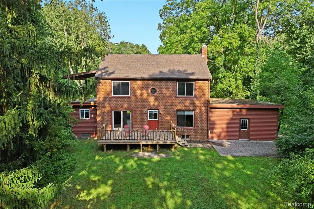 1350 Pettibone Lake Road Highland Charter Township MI 48356