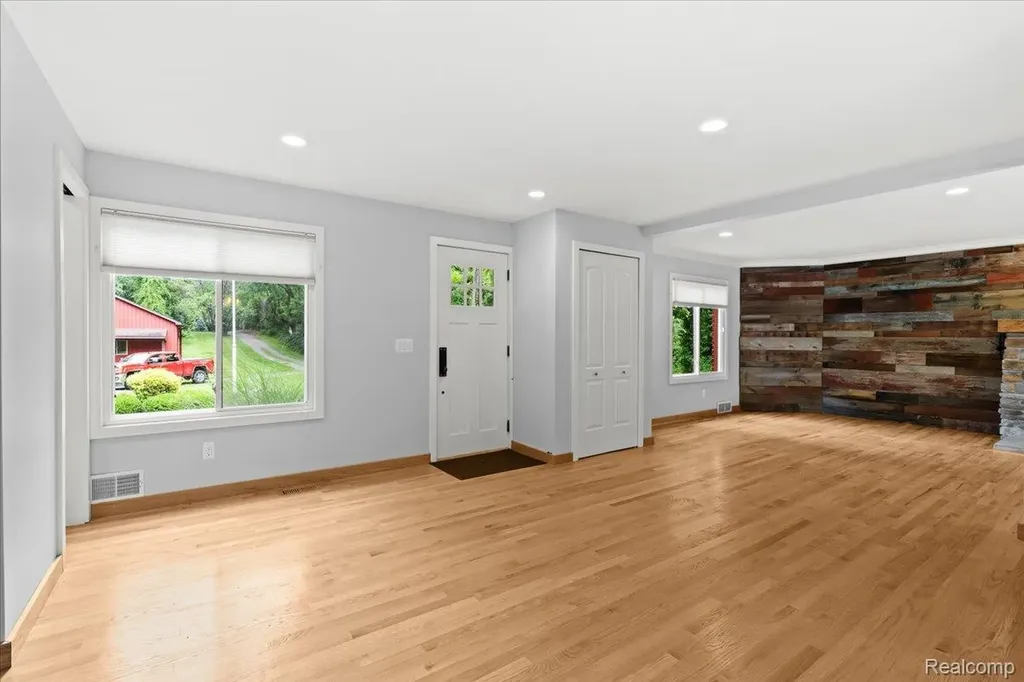 1350 Pettibone Lake Road Highland Charter Township MI 48356