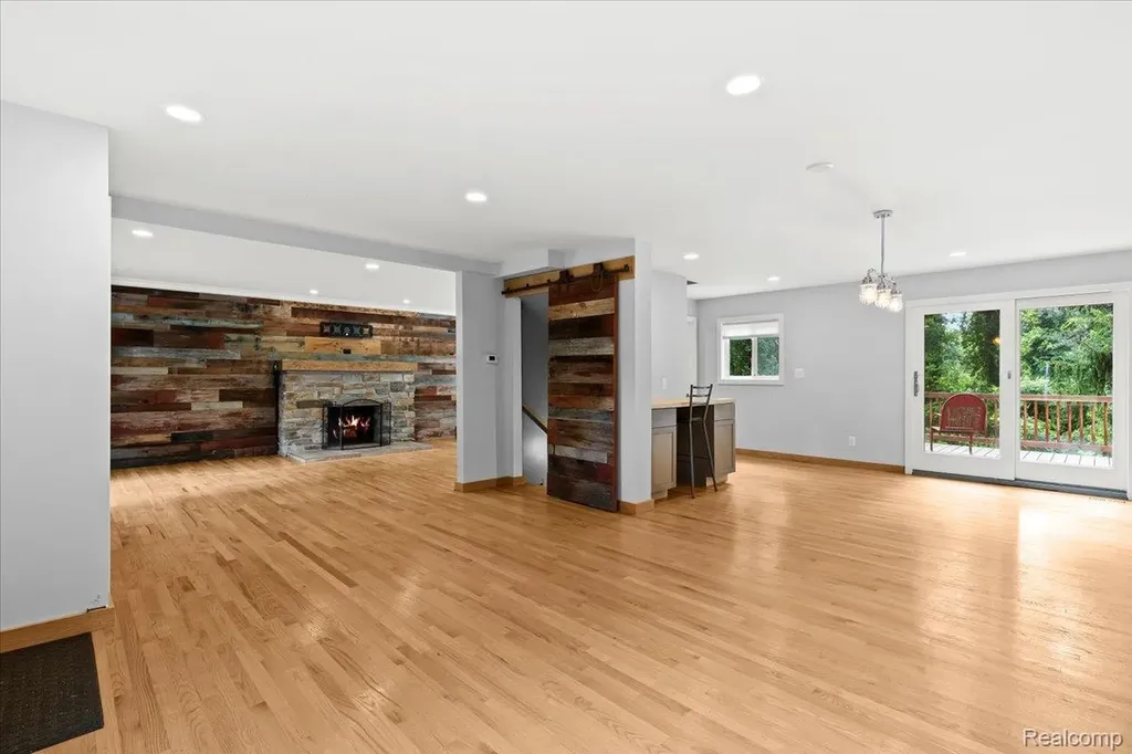 1350 Pettibone Lake Road Highland Charter Township MI 48356