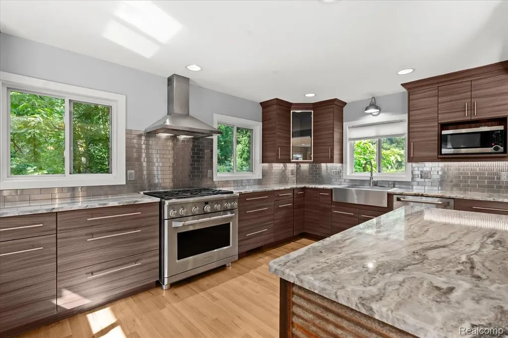 1350 Pettibone Lake Road Highland Charter Township MI 48356