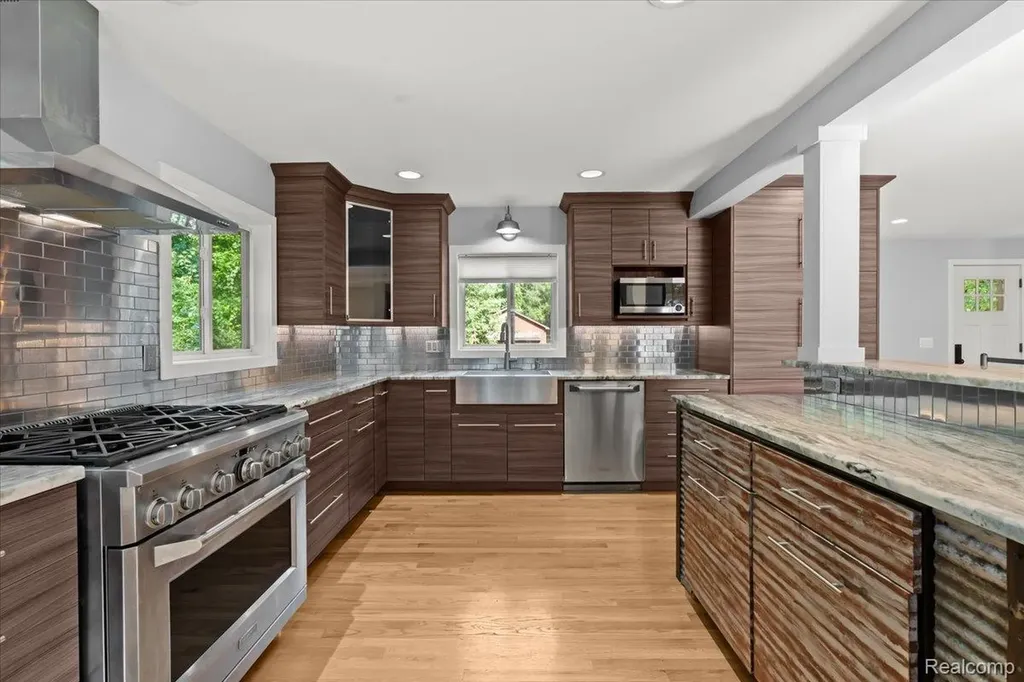 1350 Pettibone Lake Road Highland Charter Township MI 48356