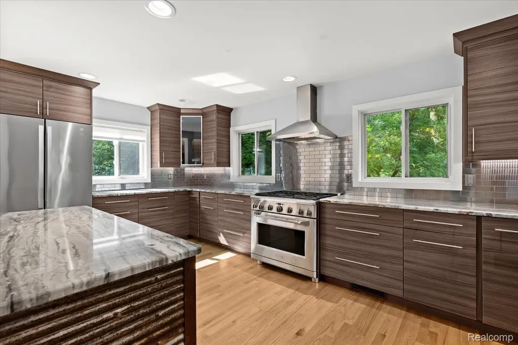 1350 Pettibone Lake Road Highland Charter Township MI 48356