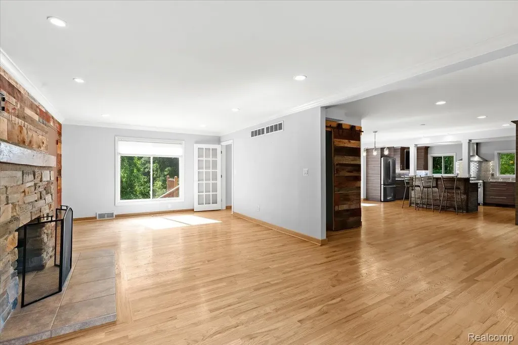 1350 Pettibone Lake Road Highland Charter Township MI 48356