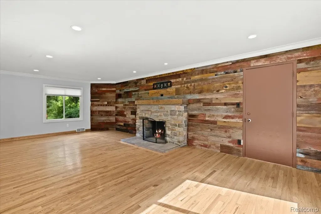 1350 Pettibone Lake Road Highland Charter Township MI 48356