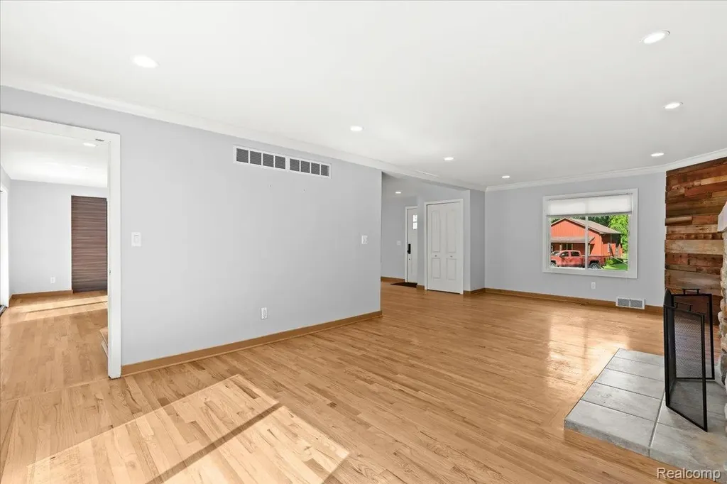 1350 Pettibone Lake Road Highland Charter Township MI 48356