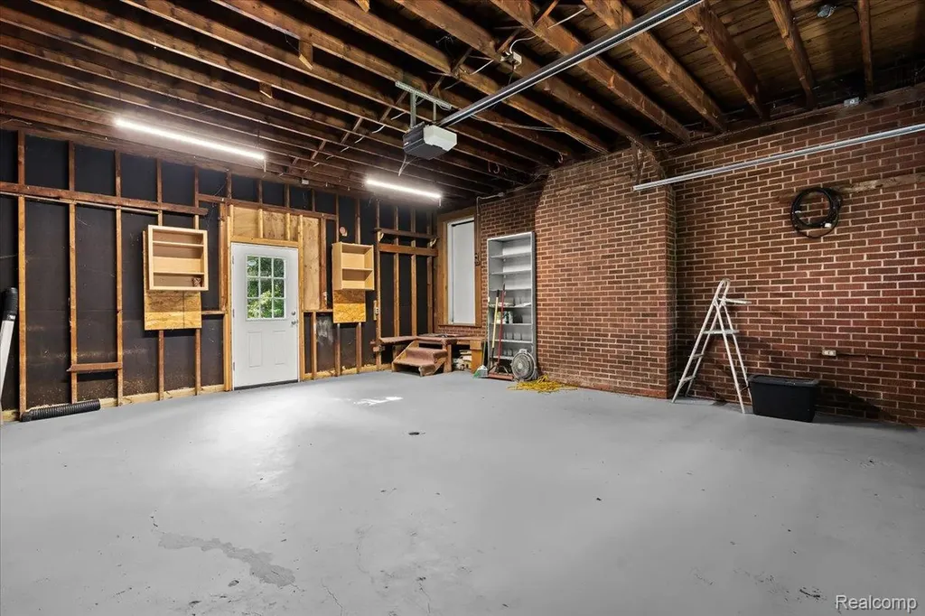 1350 Pettibone Lake Road Highland Charter Township MI 48356